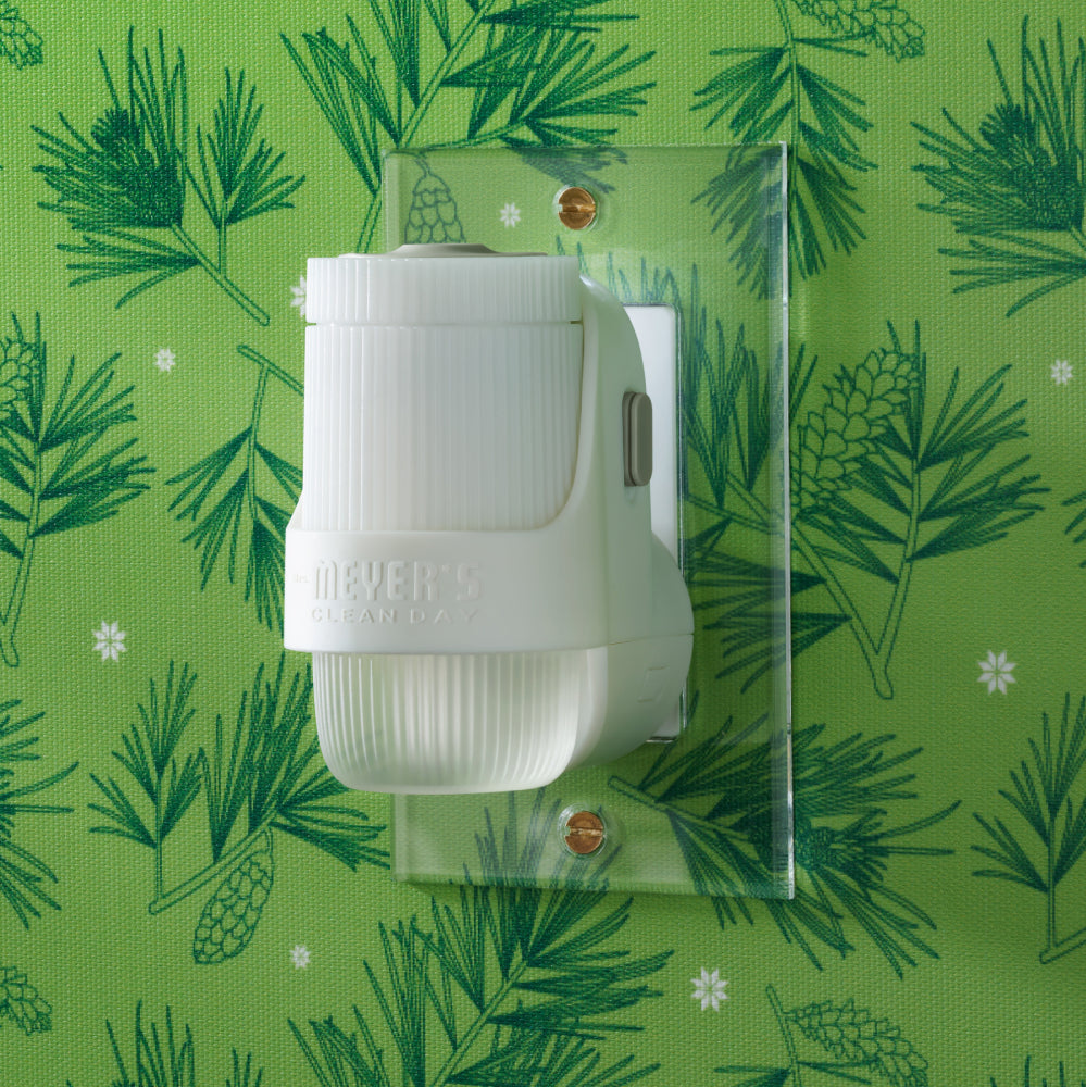 Iowa Pine Plug In Scented Oil Warmer With Refill - Fresh Atmosphere